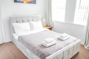 3 Bed House - Free Parking - 10 Minutes to City Centre - Perfect for Families, Contractors and Relocators - Long Stay Rates Available